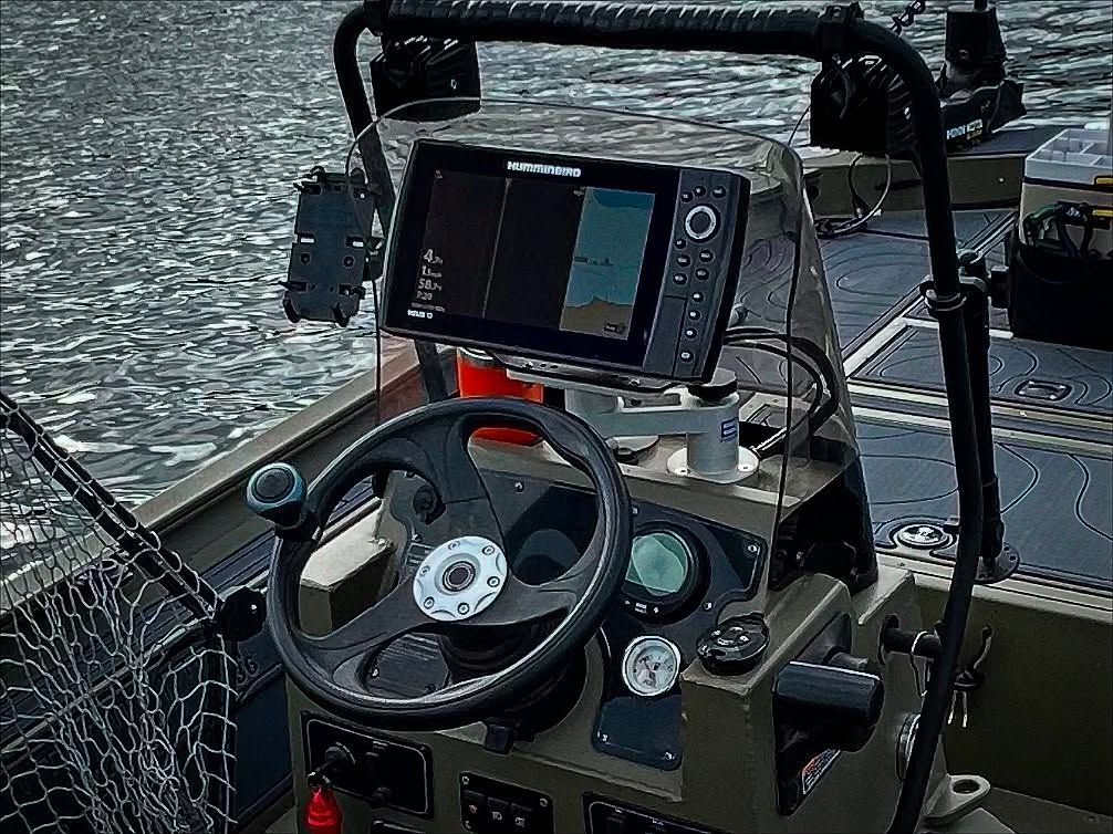 VEKT-R Swing Arm Marine Electronics Mount